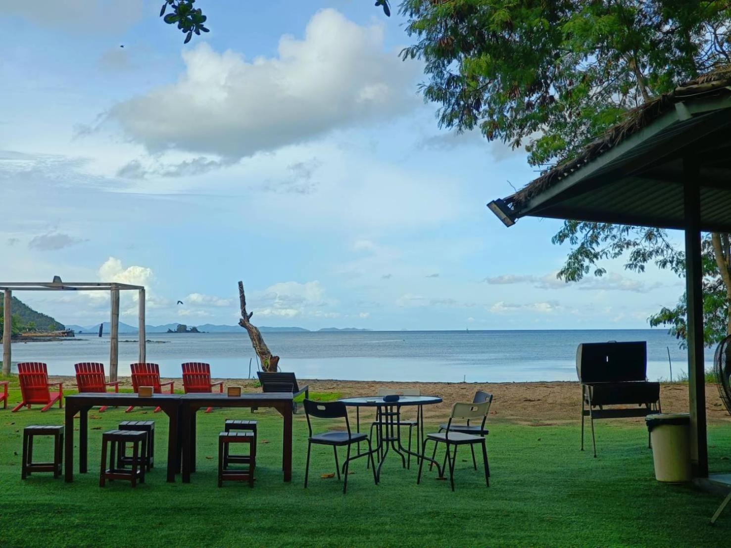 Ban Tha Khreng Charcoal Panwa Beach Phuket מראה חיצוני תמונה
